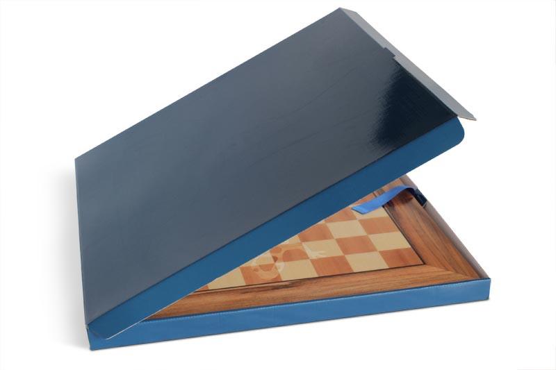 Image of a Gecko Chessboard in a half-open box