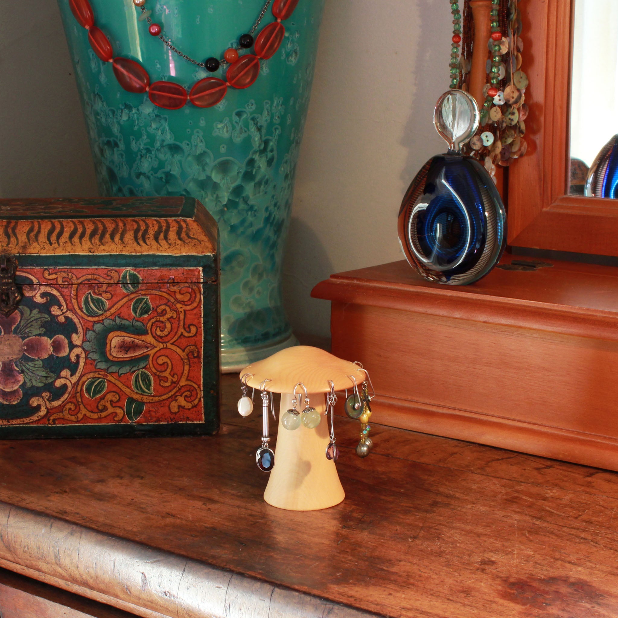 Decorative earring holder discount
