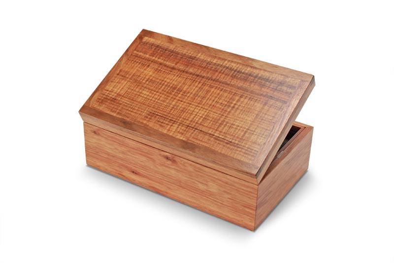 Open lid Tamar Large Blackwood Jewellery Box with Tray
